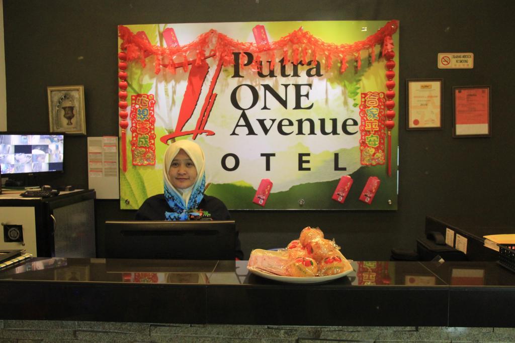 Putra One Avenue Hotel Seri Kembangan Exterior foto